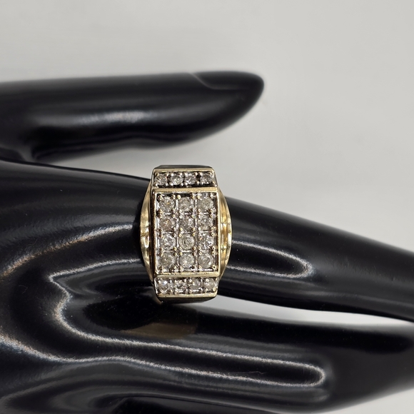 10 K Gold Signet Men's Ring  Size 12 W Diamond 6.9 Grams GTR - Picture 4 of 16